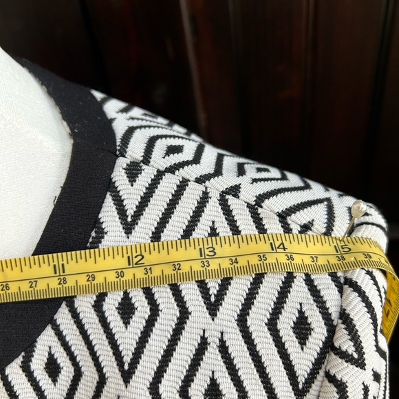 Tahari Black and White Diamond Pattern Blazer - Picture 12 of 13
